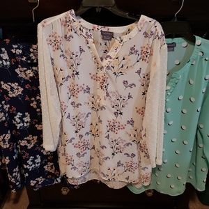 SOLD- BUNDLE! (3) Size XXL Van Heusen Blouses